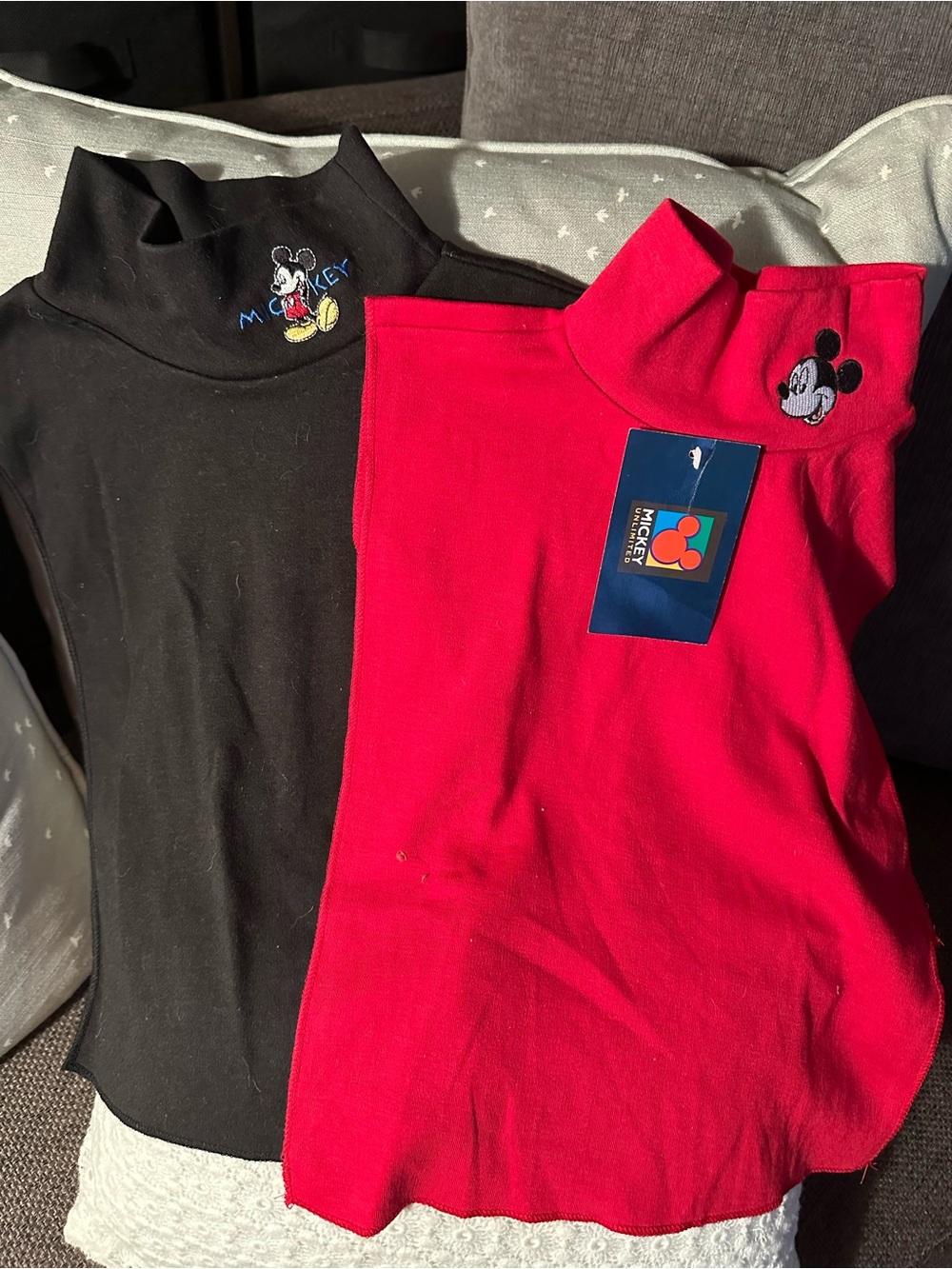 VINTAGE Disney Mickey Embroidered Dickie turtleneck Tops - Black & Red 90’s